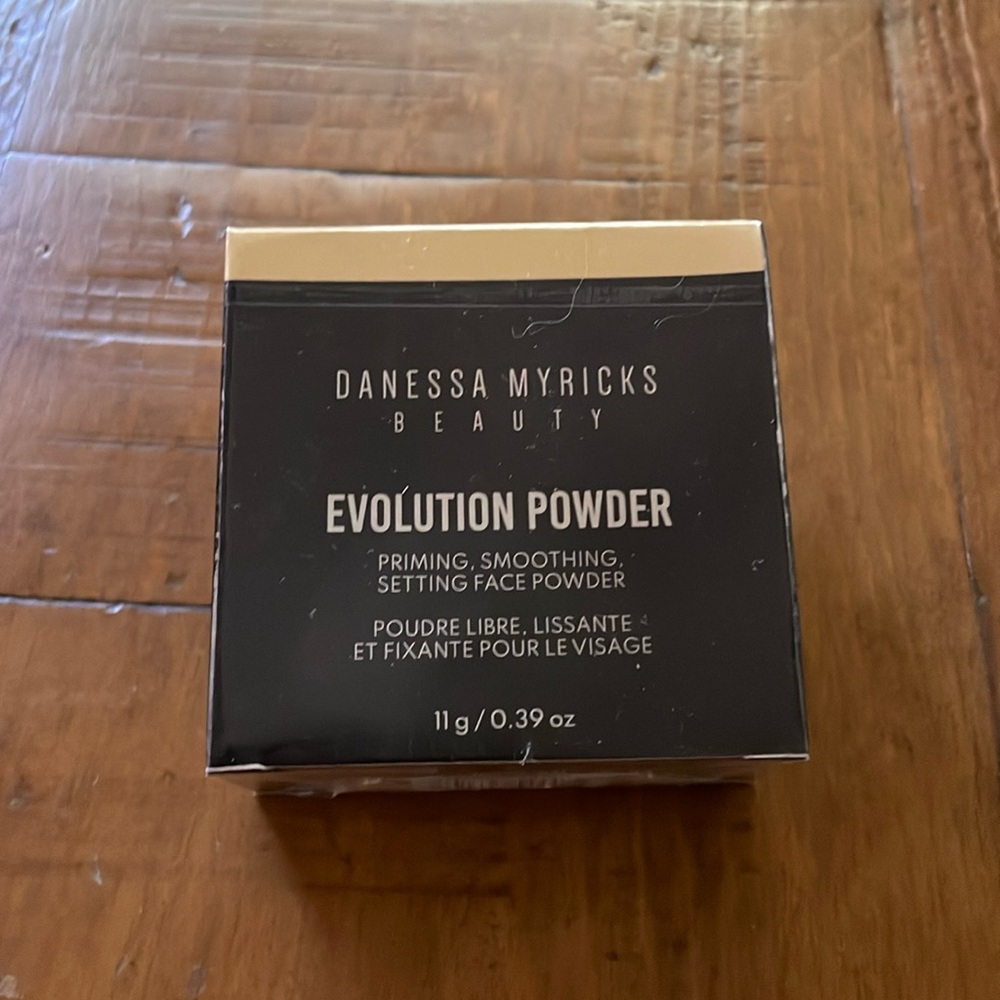 DANESSA MYRICKS Evolution Powder - Priming, Smoothing, Setting Powder - Yellow